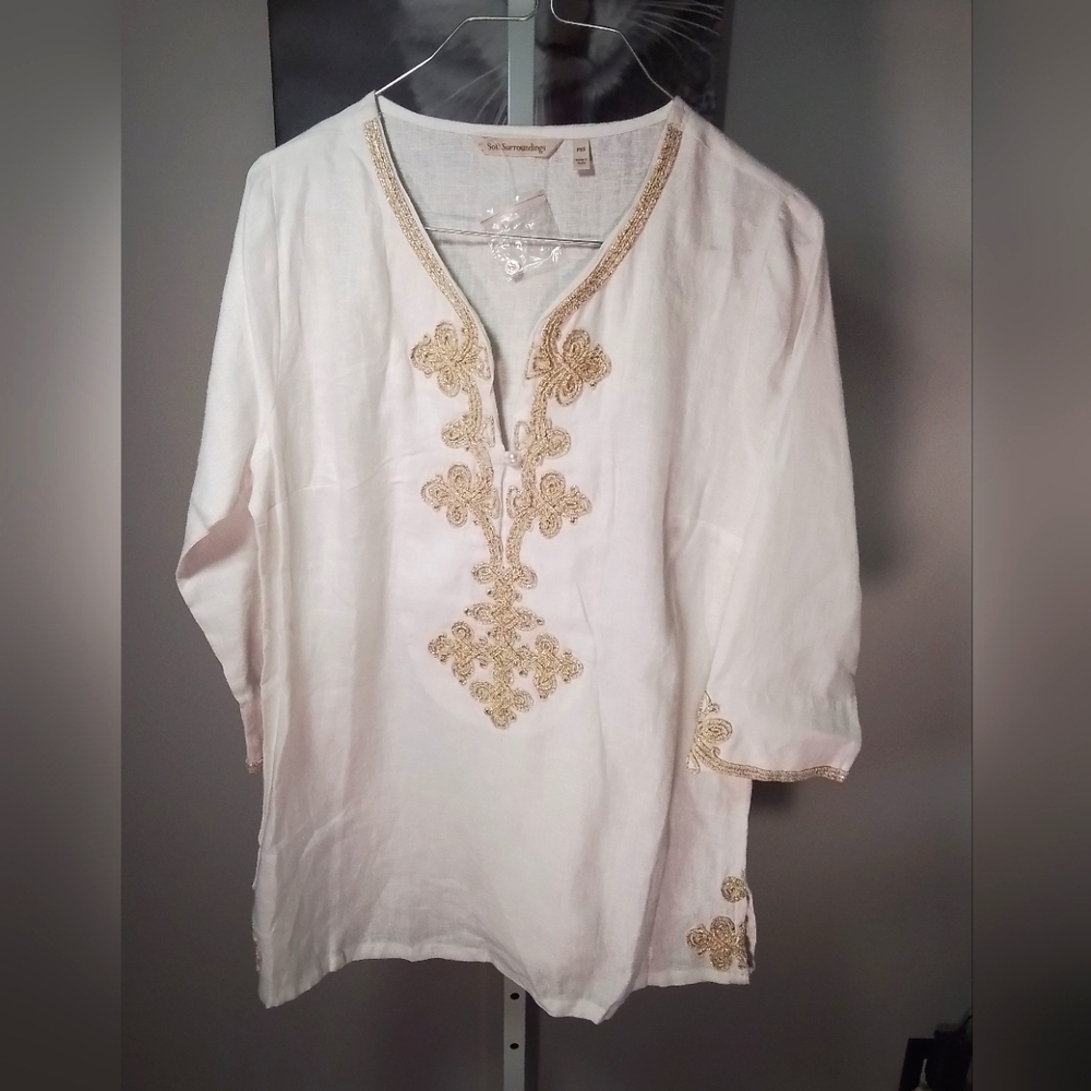 Soft Surroundings white with gold embroidery
